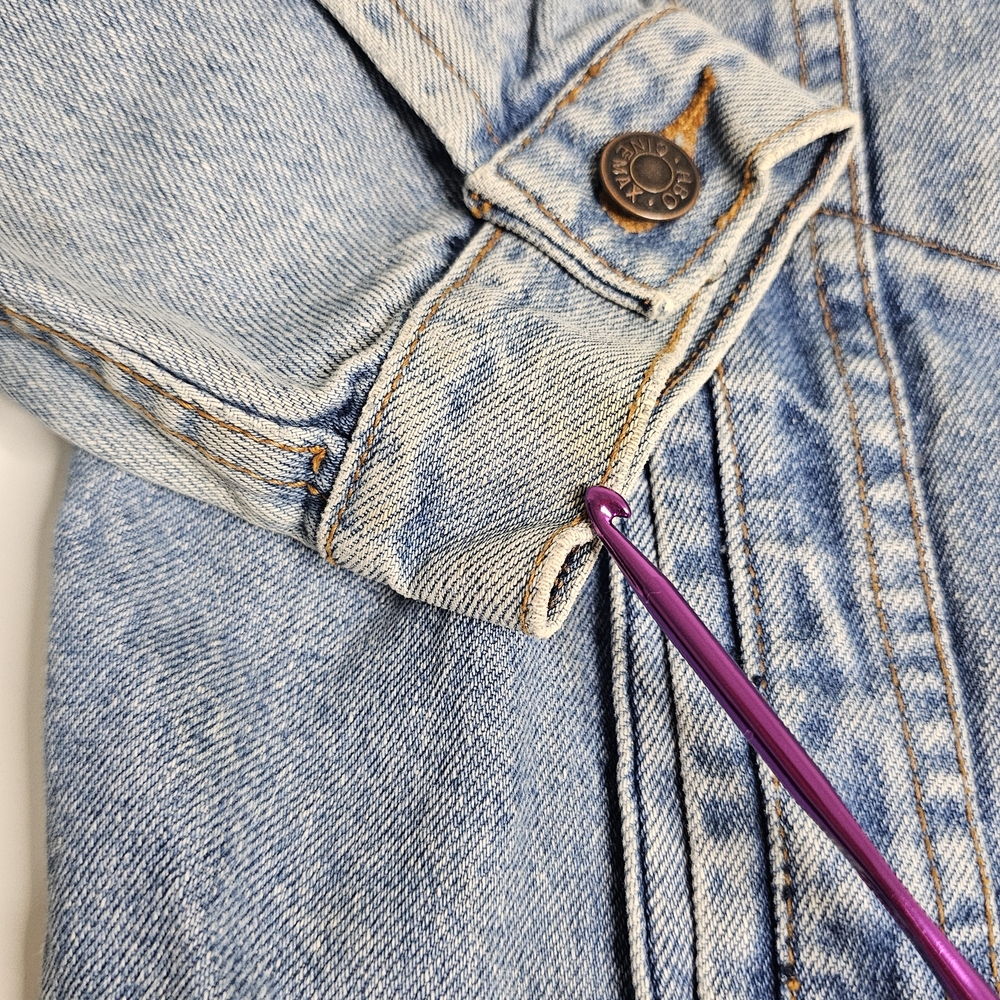 Vintage 80s/ 90s HBO Patch Light Wash Denim Jacket Sz Med Patch Pre Loved - Picture 4 of 16